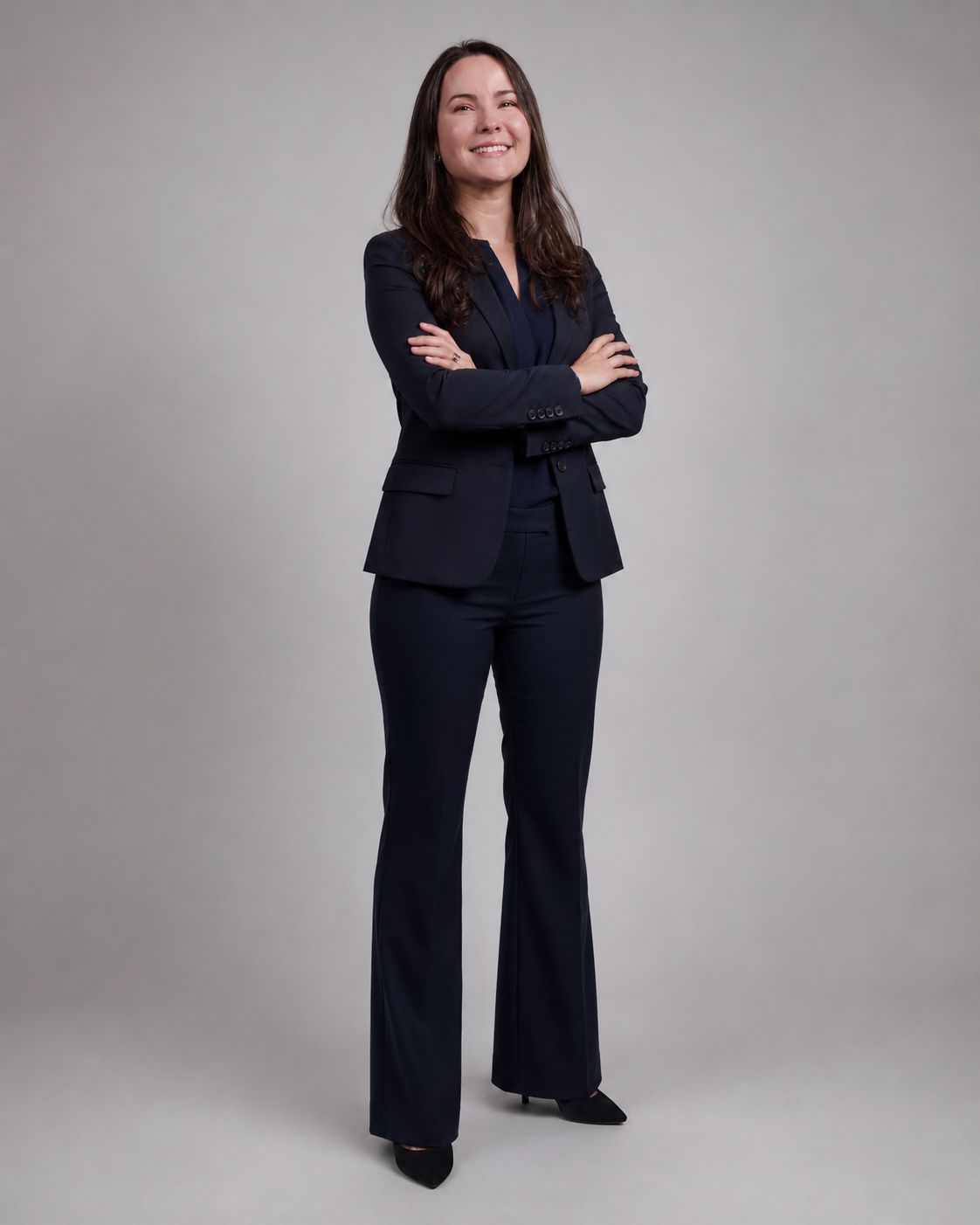 Sarah Rodovalho — full-length portrait